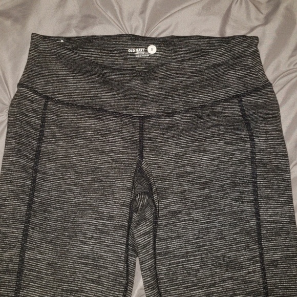 Old Navy Activewear Capris - Picture 4 of 8